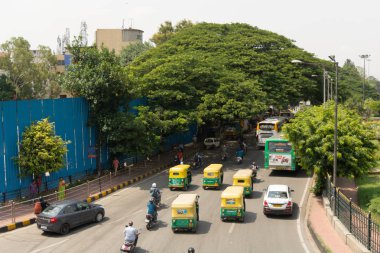 Bangalore, Karnataka Hindistan-04 Haziran 2019 :Belediye binası yakınındaki Bengaluru şehir trafiğinin havadan görünümü, Bengaluru, Hindistan.