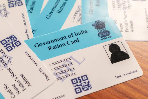 Maski, Karnataka, Indie-Czerwiec 26 2019: racji karty wydane b govenrments Państwa w Indiach na zakup Rations w uczciwej cenie. — Zdjęcie stockowe