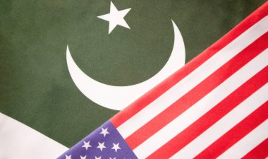İki bayrak taşıyan iki ülke arasındaki ikili ilişki kavramı: Amerika Birleşik Devletleri ve Pakistan.