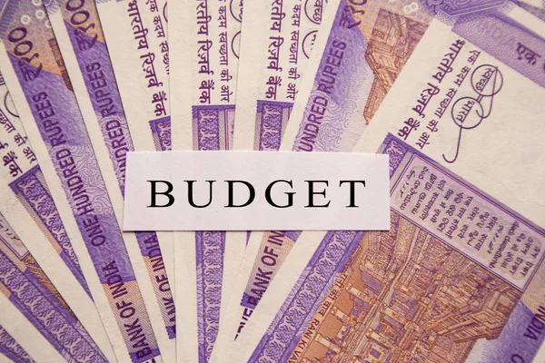 Budżet wydrukowany na nowe indyjskie notatki walutowe — Zdjęcie stockowe