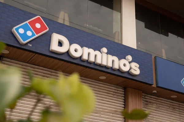 Bengaluru, India June 27,2019 : Dominos Pizza billboard on top of the building at Bengaluru. — Stock Photo, Image