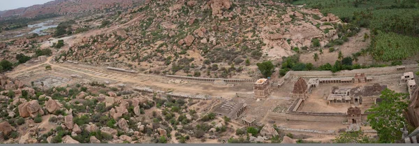Vista panorámica del templo de Achaturaya desde la cima de Matanga Hill, Hampi — Foto de Stock