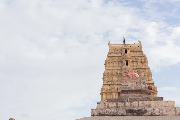 Hampi, India 8 de julio de 2019: Vista interior del templo Virupaksha o Pampapati North Gopuram Hampi, Karnataka, India —  Fotos de Stock