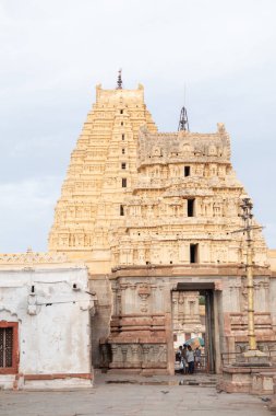 Hampi, Hindistan 8 Temmuz 2019 : Hampi'de Virupaksha veya Pampapati tapınağının Iç Görünümü, Karnataka, Hindistan