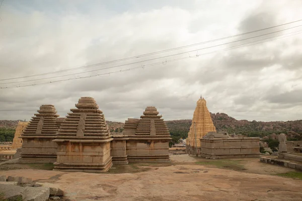 Virupaksha hindu temple Gopuram captured from Hemakuta Hill — Stock Photo, Image