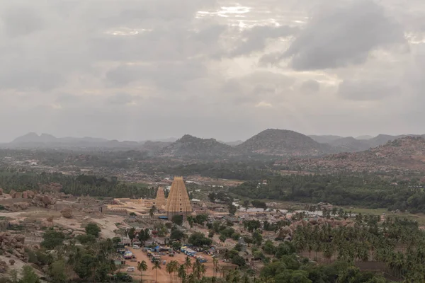 Vista aérea do templo de Virupaksha ou Pampapati e Hampi inteiro, Karnataka, Índia — Fotografia de Stock