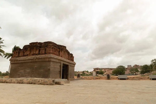 Храм линги Бадави в городе Хампи, Карнатака, Индия — стоковое фото