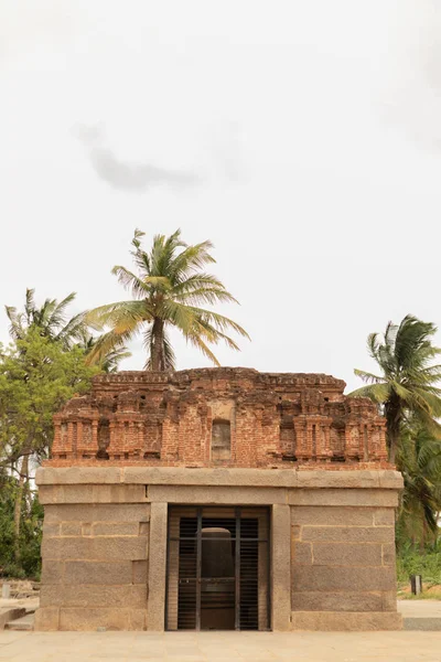 Badavi linga Tempel in Hampi Stadt, Karnataka, Indien — Stockfoto