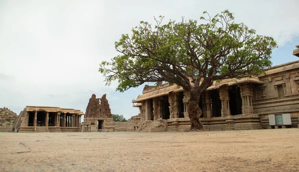 Die innere Ansicht des Vittala oder Vitthala Tempelkomplexes in Hampi, Karnataka State, Indien. — Stockfoto