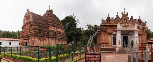 Хампи, Индия 10 июля 2019 года: Храм Кумарасвами и храм Парвати на вершине Краунча Гири или холм в Сандуре . — стоковое фото