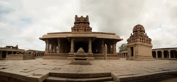 Panoráma a tönkrement Sri Krishna templom Hampi, India. — Stock Fotó