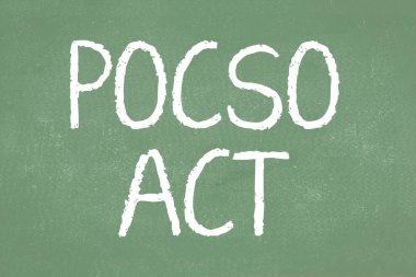 Pocso Yasası, Hindistan'da yeşil tebeşir tahtasına yazılmış Çocukları Suçlardan Koruyan bir yasadır..
