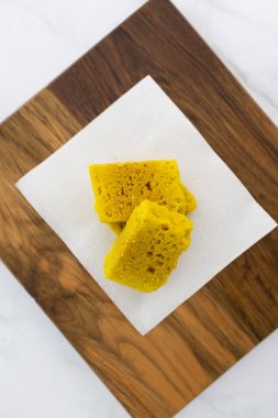 Mysore pak veya Mysuru paaka, Güney Hindistan'da ghee Famous ile hazırlanan bir Hint tatlı