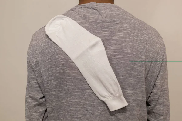 Devido a meias estáticas Cling coladas ou atraídas para a tshirt . — Fotografia de Stock