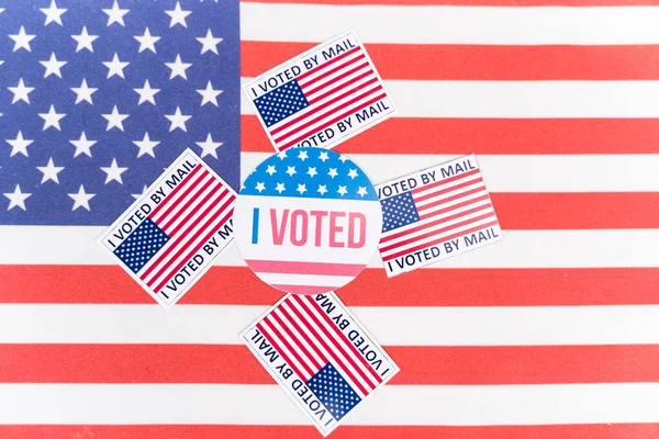 Я голосував за наклейку на прапор США. Концепція голосування поштою під час виборів в Америці.. — стокове фото
