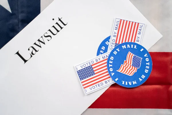 Голосував Поштовими Наклейками Папері Судового Позову Американським Прапором Тло Концепція — стокове фото