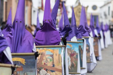 Marchena, Sevilla, İspanya - 30 Mart 2018: Kutsal hafta Marchena, Seville ('Semana Santa') alay. Kutsal Cuma öğleden sonra. Nasıralı İsa'nın kardeşlik alay