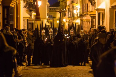 Marchena, Sevilla, İspanya - 30 Mart 2018: Kutsal hafta Marchena, Seville ('Semana Santa') alay. Kutsal Cuma öğleden sonra. Saint Peter İsa'nın kardeşlik alay