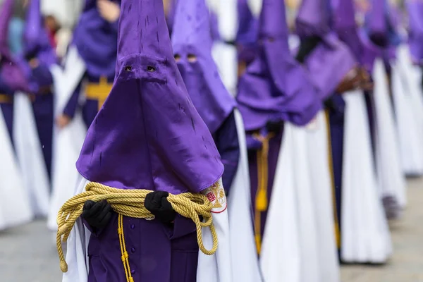 Marchena, Sevilla, İspanya - 30 Mart 2018: Kutsal hafta Marchena, Seville ('Semana Santa') alay. Kutsal Cuma öğleden sonra. Nasıralı İsa'nın kardeşlik alay