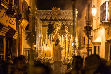 Marchena, Sevilla, İspanya - 30 Mart 2018: Kutsal hafta Marchena, Seville ('Semana Santa') alay. Kutsal Cuma öğleden sonra. Saint Peter İsa'nın kardeşlik alay