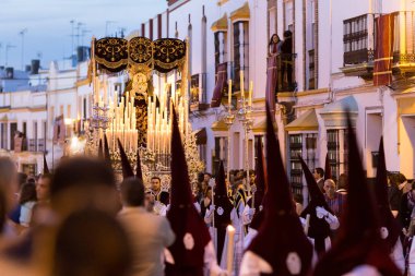 Marchena, Sevilla, İspanya - 28 Mart 2018: Kutsal hafta Marchena, Seville ('Semana Santa') alay. Kutsal Çarşamba öğleden sonra. Tevazu kardeşlik alay