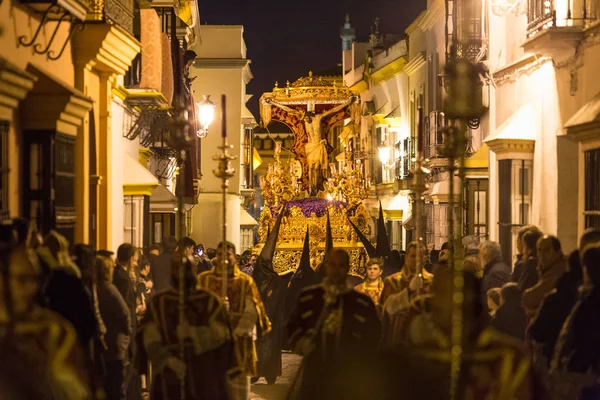 Marchena, Sevilla, İspanya - 30 Mart 2018: Kutsal hafta Marchena, Seville ('Semana Santa') alay. Kutsal Cuma öğleden sonra. Saint Peter İsa'nın kardeşlik alay
