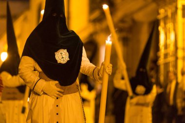 Marchena, Seville, İspanya - 18 Nisan 2019: Marchena, Seville 'de Kutsal Hafta Töreni. Kutsal Perşembe günü. Santa Vera-Cruz Kardeşliği Geçit Töreni