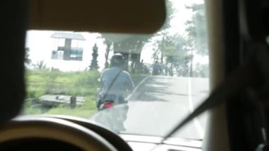 Bali otomobilin penceresinden görüntülemek