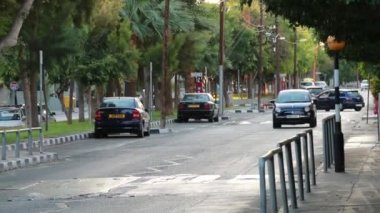 Şehir de yol sürüş araba