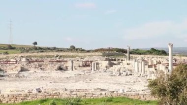 Eski Şehir berbat. Kayalar ve alanlar. Yaz saati