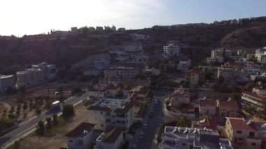 Havadan görünümü: dağlarda Kıbrıs evler