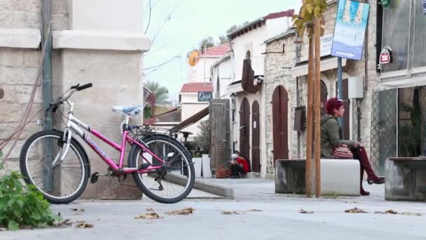 Calle Gente Bicicleta Ciudad Vieja Chipre Limassol — Vídeos de Stock