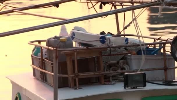 Ηλιοβασίλεμα Κοντά Του Σκάφους Κουκέτα — Αρχείο Βίντεο