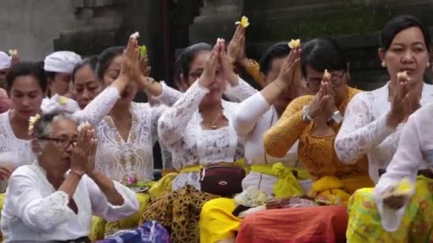 Ubud Bali Indonesia 2018 확인되지 인도네시아 사람들 발리의 새해를 성전에서 — 비디오