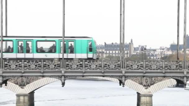 Metro Paris Metro Metro System Train Passing Bridge Paris França — Vídeo de Stock