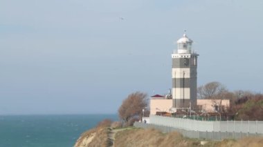 İstasyondaki eski deniz feneri. Deniz Kulesi ve gözetleme kulesi. Eski deniz İstasyonu.