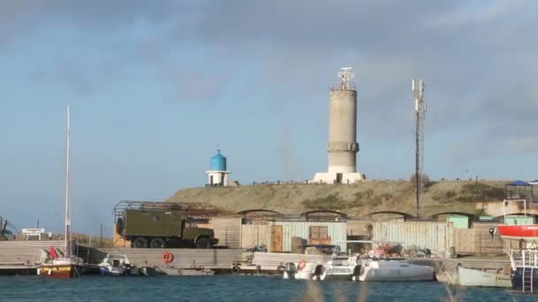 旧的海上车站 海塔和瞭望塔 驻地上的老灯塔 — 图库视频影像