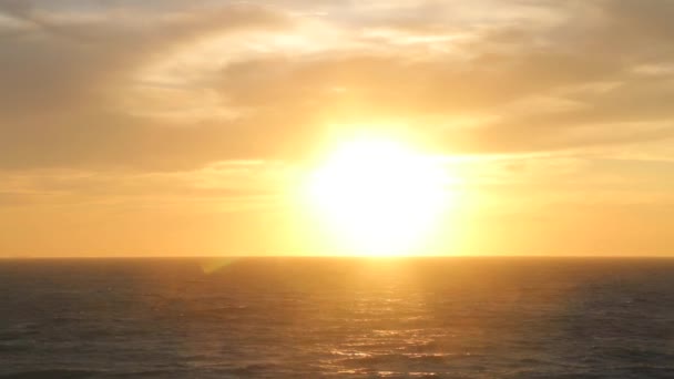 Εκπληκτικό Ηλιοβασίλεμα Και Στη Θάλασσα — Αρχείο Βίντεο