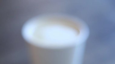 Kahve. Kopya alanı ile kahve Kupası. Ahşap bir masa üzerinde hoş kokulu kahve bir fincan. Arka plan kahve. 