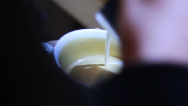 Café Efecto Leche Efecto Leche Sobre Superficie Café Capuchino — Vídeos de Stock