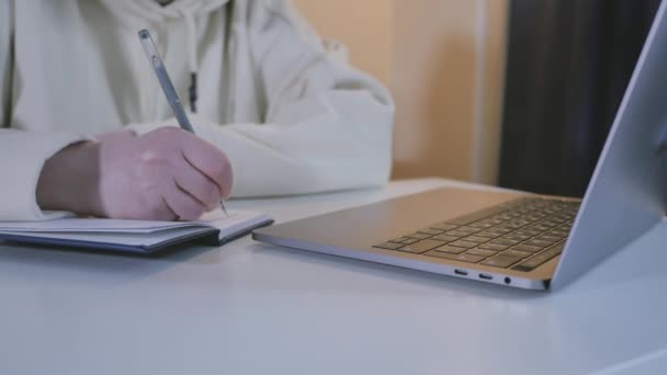 Close Business Woman Working Laptop Computer — Stock Video