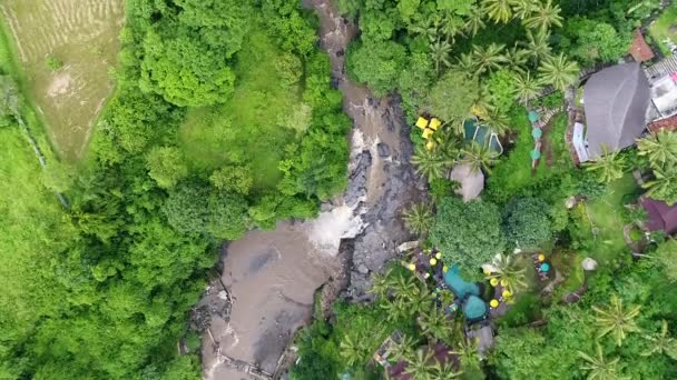 Vista Panorâmica Drone Rio Marrom Selva Hotel Spa Banco — Vídeo de Stock