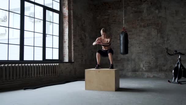 Fit Athletic Woman Does Box Jumps Deserted Factory Gym — Αρχείο Βίντεο