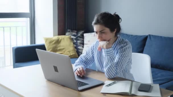 Young Indian Woman Working Computer She Worried Bad Result She — Stok Video