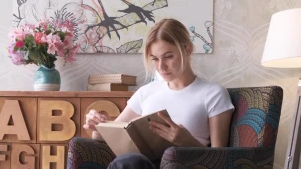 Young Blonde Woman Reads Book Novel Hand Turns Page Book — Stock Video