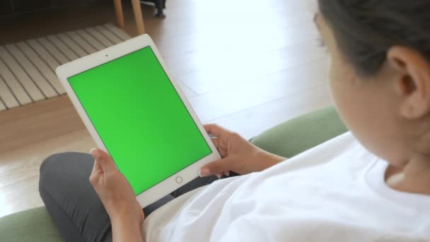 Indian Woman Sitting Couch Looking Tablet Computer Device Blank Green — стокове відео