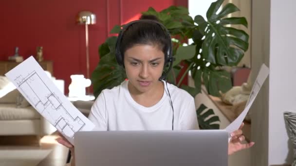 Plan Comprobación Profesional Jóvenes Diseñadores Con Versión Electrónica Ordenador — Vídeo de stock