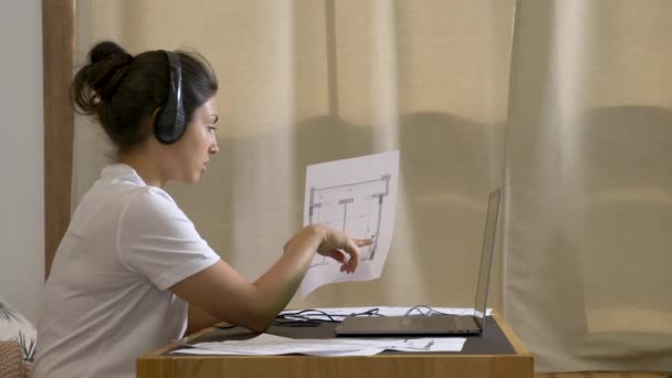 Side Young Indian Woman Architect Checks Documents Makes New Project — 비디오