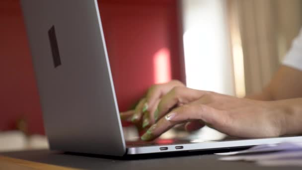 Zakelijke Vrouw Universiteit Student Met Behulp Van Laptop Computer Aan — Stockvideo