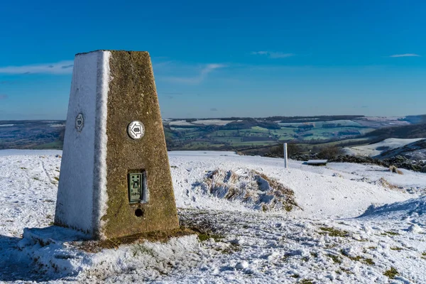 Trig Point in cima a Cleeve Hill sulla Cotswold Way, Glo — Foto Stock